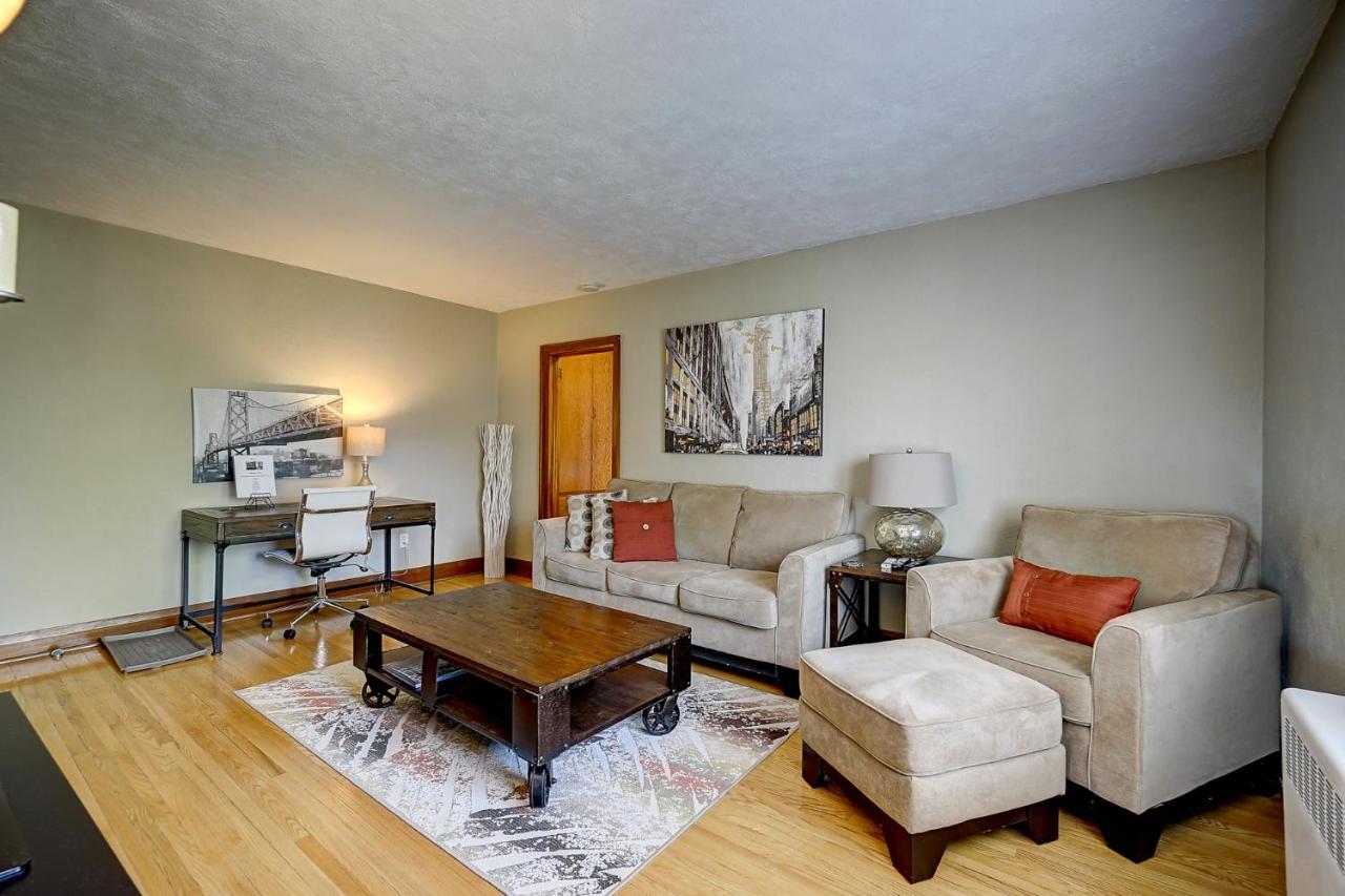 Parkside House Apartment Barrie Bagian luar foto