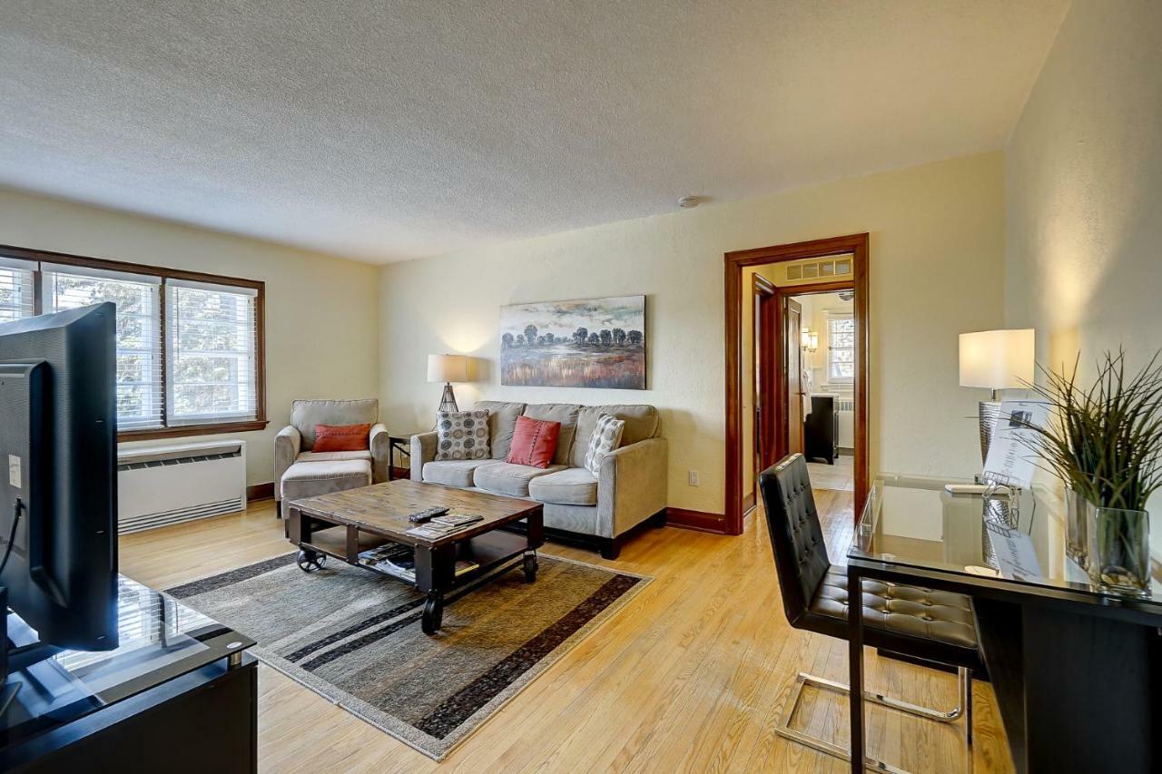 Parkside House Apartment Barrie Bagian luar foto